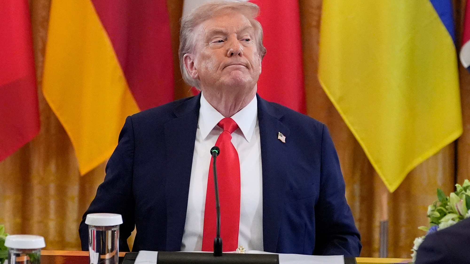Prezident Donald Trump na stretnutí s ukrajinským prezidentom Volodymyrom Zelenským a európskymi lídrami.