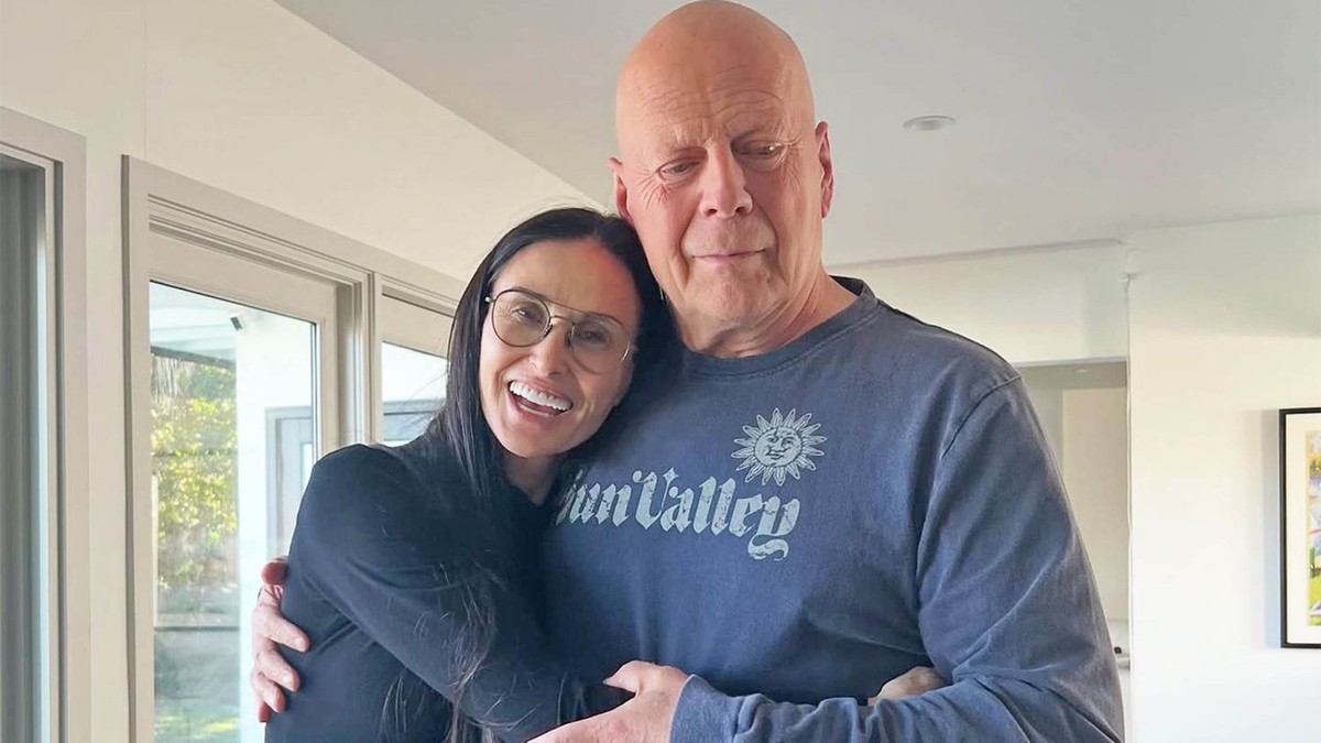 Demi Mur objavila novu fotografiju Brusa Vilisa, drži unuku u naručju