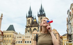 Czesi (prawie) zrównują uprawnienia związków par jednopłciowych i małżeństw