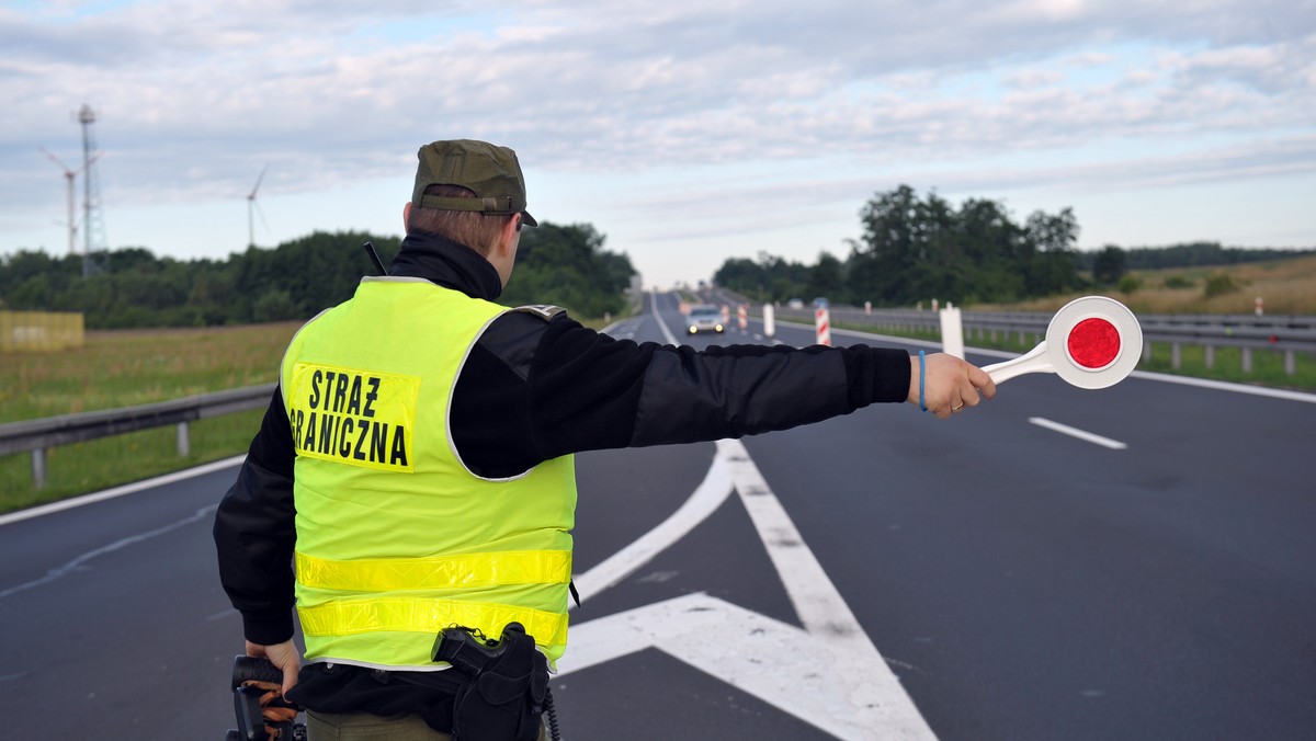 Decyzja o zawieszeniu tzw. małego ruchu granicznego z Rosją i Ukrainą podyktowana jest względami bezpieczeństwa, rząd ma świadomość negatywnych skutków ekonomicznych, ale bezpieczeństwo jest priorytetem – powiedział wiceminister SWIA Jakub Skiba.