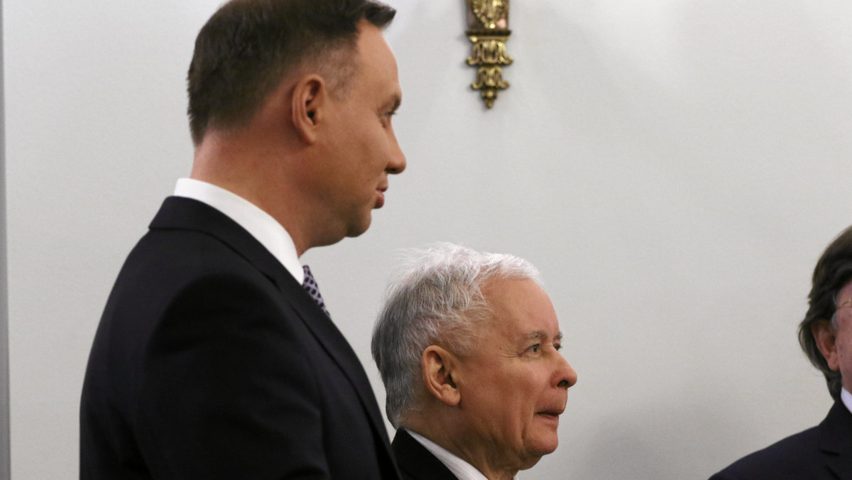 Mam nadzieję, że relacje PiS z prezydentem Andrzejem Dudą będą miały charakter merytorycznego dialogu – powiedział prezes PiS Jarosław Kaczyński. Jak poinformował, PiS jest umówiony z prezydentem m.in. na próbę wspólnego opracowania pytań w referendum konsultacyjnym ws. zmian w konstytucji.