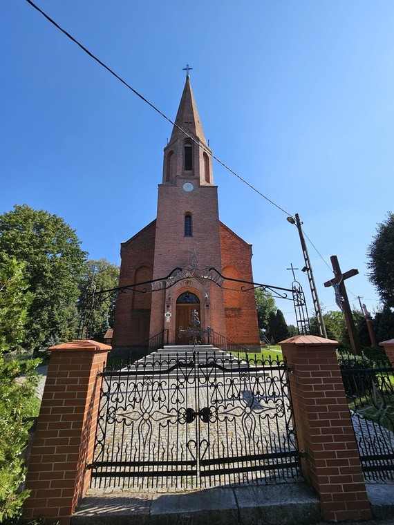 Kościół parafialny w pobliskim Głubczynie