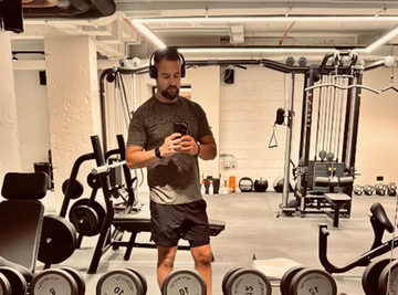Pevač (44) bio miljenik ženskog roda, ZAŽALIO VEZU sa koleginicom, a sada u Crnoj Gori promenio život iz korena: Ovako izgledaju njegovi dani! (FOTO)