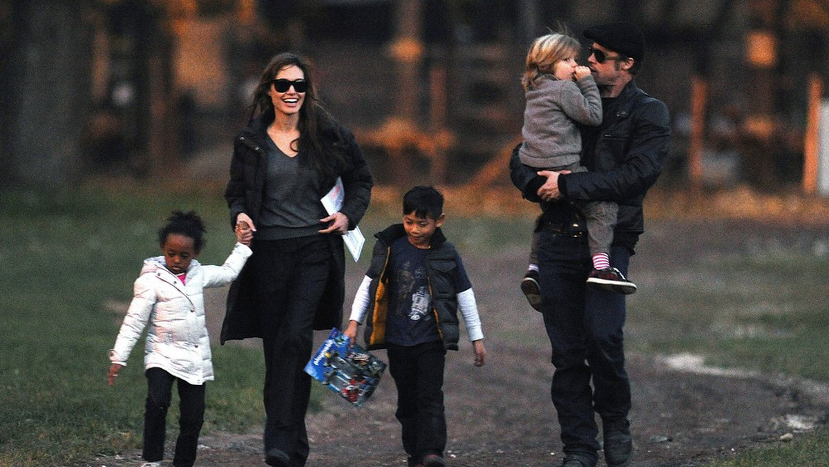 Angelina Jolie i Brad Pitt z dziećmi
