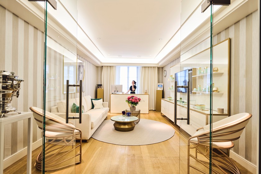 Das Hotel-Spa wird in Zusammenarbeit mit Kosmetikkonzern Valmont betrieben. 