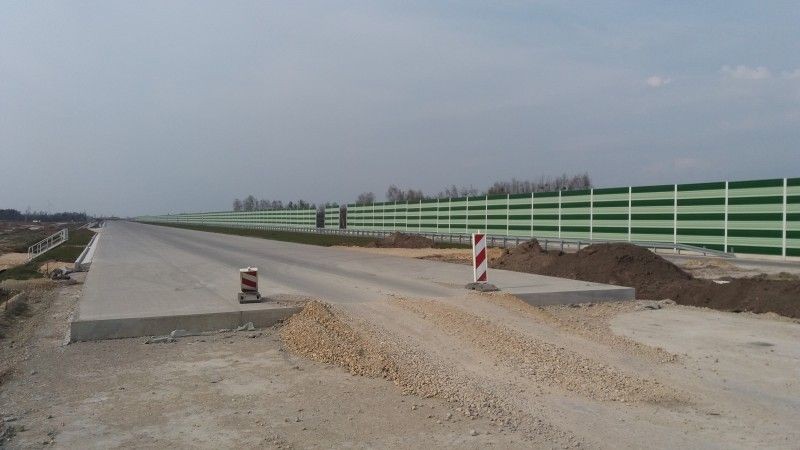 Stopień zaawansowania robót na poszczególnych odcinkach jest zróżnicowany. Bliskie ukończenia są odcinki: Częstochowa Blachownia - Częstochowa Południe (długość 4,7 km, wykonawca konsorcjum firm: Berger Bau Polska i Berger Bau), Częstochowa Południe – Woźniki (16,7 km) oraz Woźniki – Pyrzowice (ok. 15,2 km, wykonawcą obu odcinków jest konsorcjum firm: Strabag Infrastruktura Południe i Strabag). Na tych fragmentach trasy A1 zaawansowanie robót sięga od 83 do 95 proc. 'Oddanie ich do ruchu planowane jest w III kwartale bieżącego roku' – czytamy w komunikacie GDDKiA.