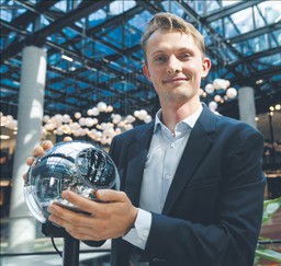 Tęczówka za kryptowalutę. Projekt Worldcoin startuje w Polsce