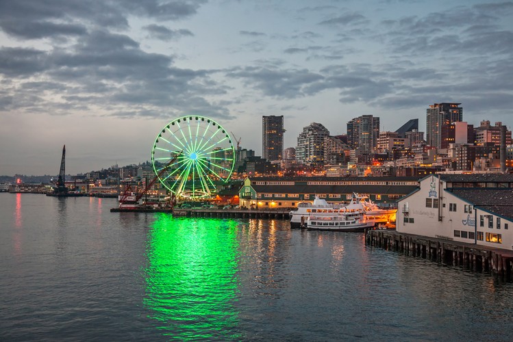 Brytyjska firma konsultingowa Mercer umieściła Seattle w 2011 r. na 48. miejsc w rankingu najlepszych miast do życia na świecie. Był to rezultat ankiety, biorącej pod uwagę takie kryteria jak stabilność polityczna, wolność osobista, warunki sanitarne, współczynnik przestępczości, nieruchomości, środowisko, możliwości rekreacyjne, dostępność usług finansowych i towarów konsumpcyjnych, edukacja i usługi publiczne, w tym transport.