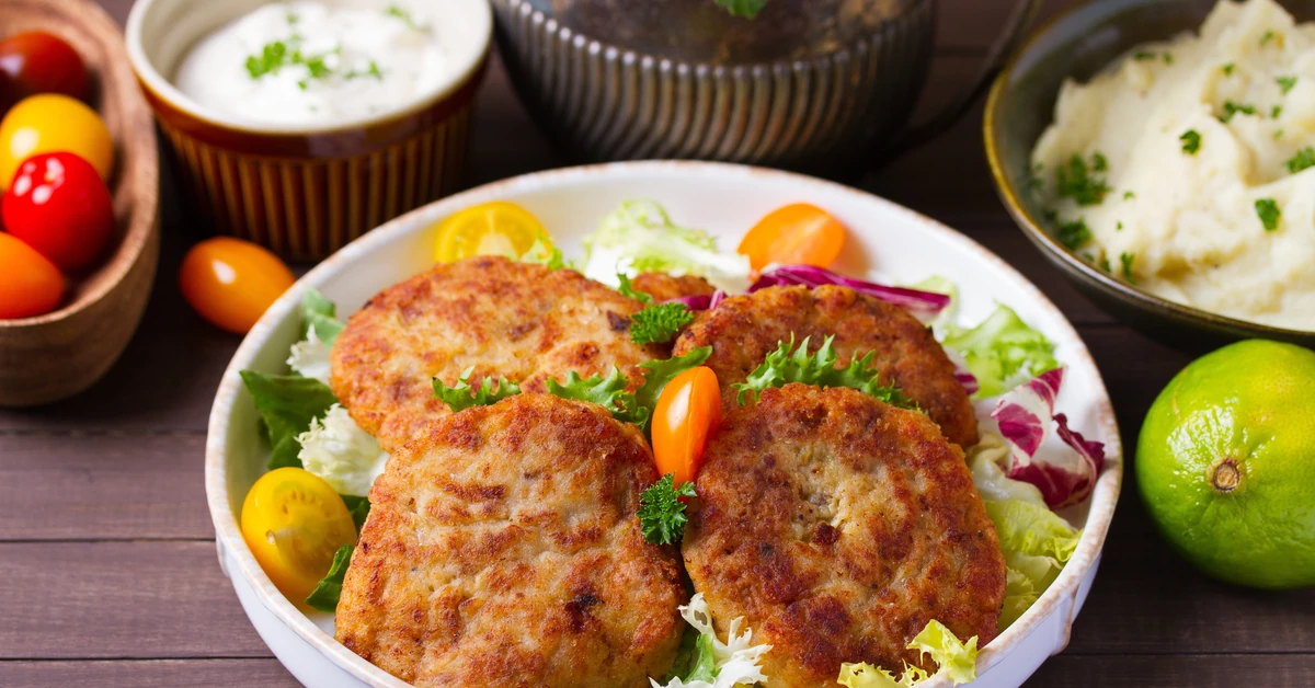 Pyszny obiad na piątek. Podajemy przepis, Ty gotujesz. Kotlety rybne z suszonymi pomidorami