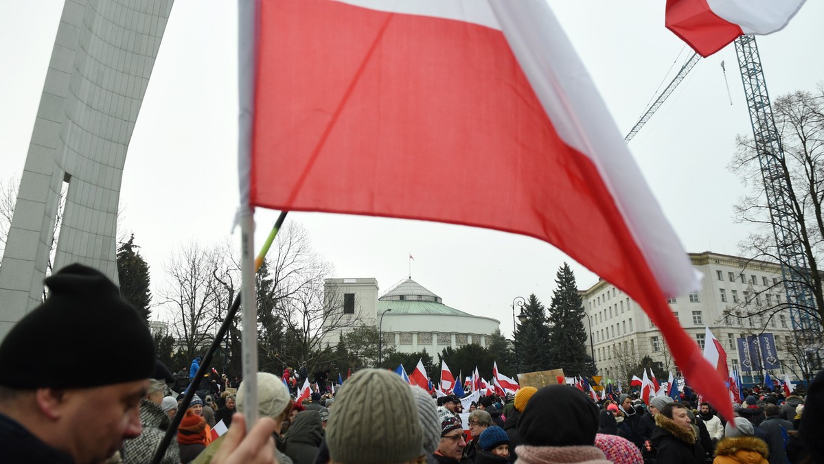 - W środę rano w Warszawie odbędzie się konferencja prasowa prezesa PiS Jarosława Kaczyńskiego, premier Beaty Szydło, marszałków Sejmu Marka Kuchcińskiego oraz Senatu Stanisława Karczewskiego i szefa klubu PiS Ryszarda Terleckiego - poinformował wczoraj wieczorem Ryszard Terlecki.