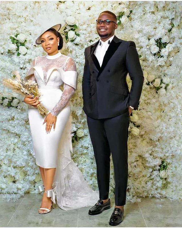 Stunning: This bride cleverly chose a knee-length wedding gown that did  magic on her big day | Pulse Nigeria