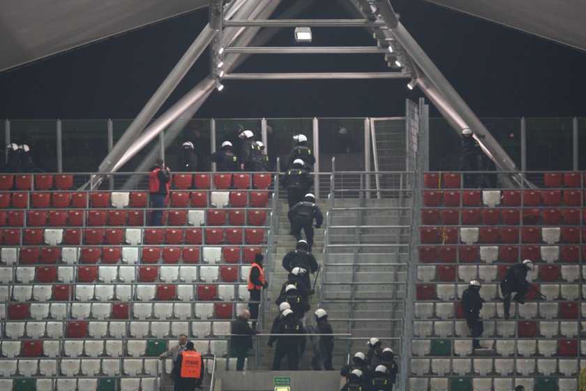 Kibole przerwali mecz Legii z Jagiellonią