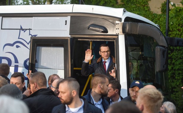 Konferencja na Stadionie Narodowym, Mazowsze, potem cały kraj. Oto plan kampanijnego objazdu premiera