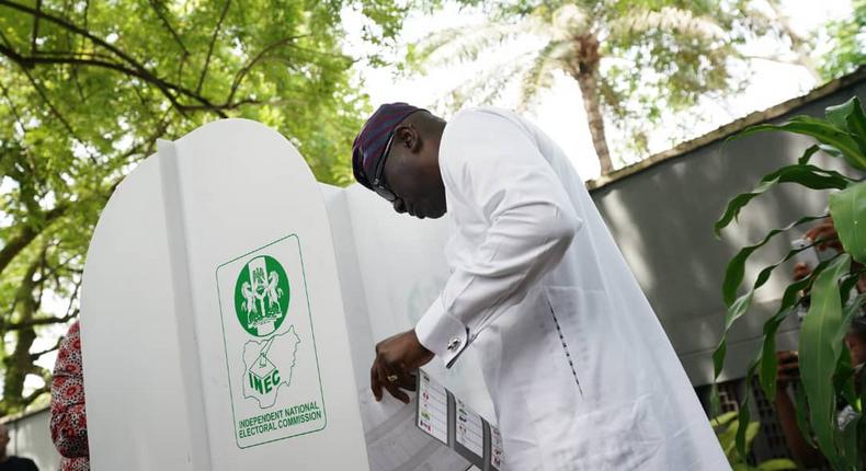 APC gubernatorial candidate, Mr. Babajide Sanwo-Olu casting his vote at the PU 019 Femi Okunu, Ikoyi