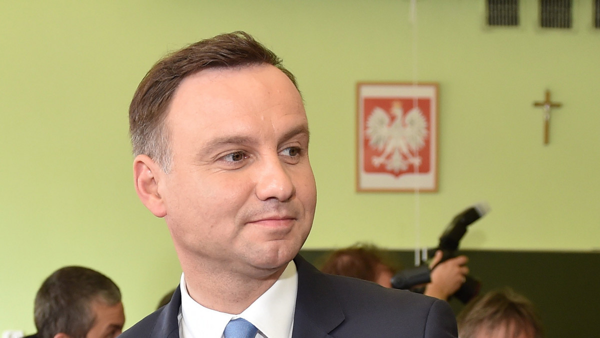 Andrzej Duda wygrał w pierwszej turze wyborów prezydenckich we wszystkich trzech okręgach wyborczych w województwie podlaskim - wynika z danych okręgowych komisji wyborczych w Łomży, Suwałkach i Białymstoku po podliczeniu 100 proc. protokołów.