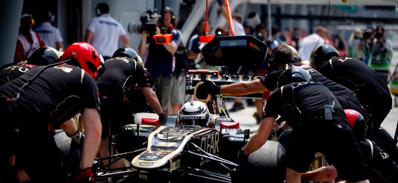 Raikkonen przesunięty o pięć pozycji. To kara za wymianę skrzyni biegów