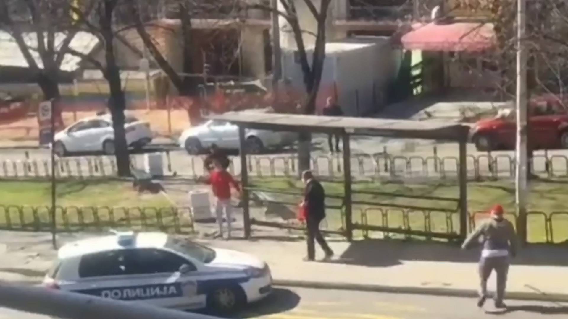 Svi dele snimak Beograđana koji su savladali lopova dok je pokušavao da opljačka prodavnicu