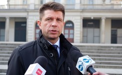 Petru apeluje przed kancelarią Szydło. 'Seria kłamstw, nie faktów. Niech Błaszczak się wyłączy...'