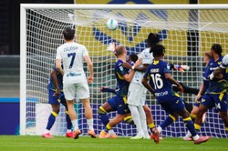 Zieliński strzelił pierwszego gola w sezonie, ale za to jakiego! Inter traci już tylko punkt do lidera