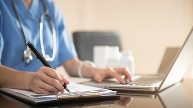 co trzeci polak będzie się zmagał z tą chorobą w 2025 r. powoduje pona