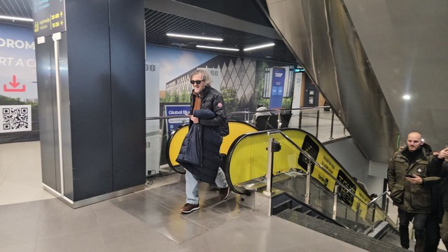 Emir Kusturica stigao na aerodrom