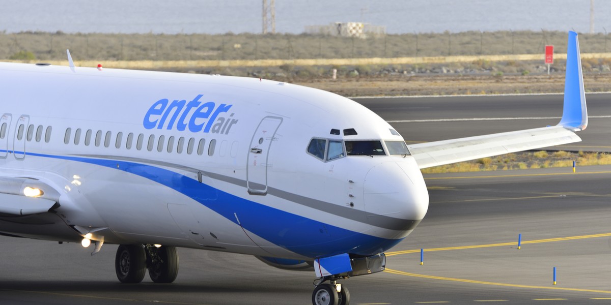 Flota Enter Air składa się z 17 samolotów Boeing 737-800. Przewoźnik posiada pięć stałych baz operacyjnych w Warszawie, Katowicach, Poznaniu, Wrocławiu i Paryżu.