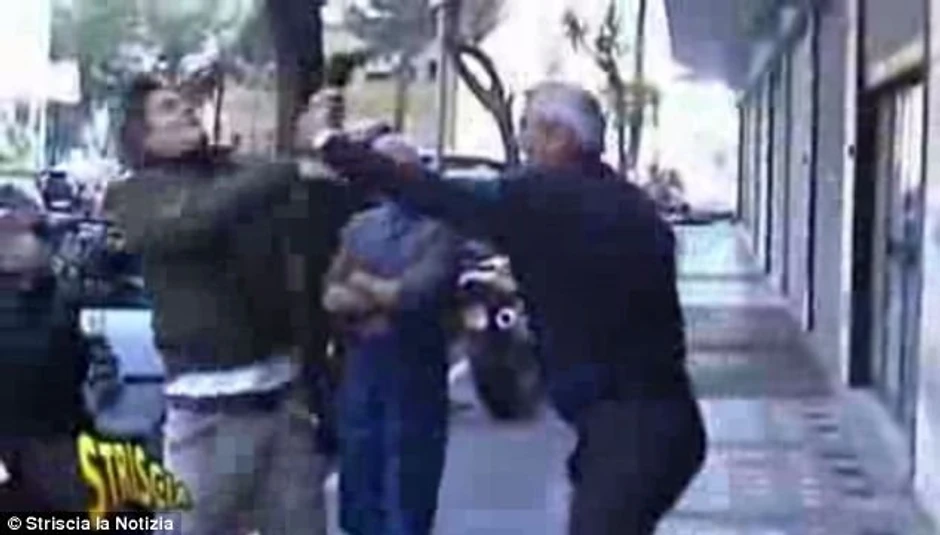 Lekar napada tv ekipu koja je snimila njegovo nedolično ponašanje