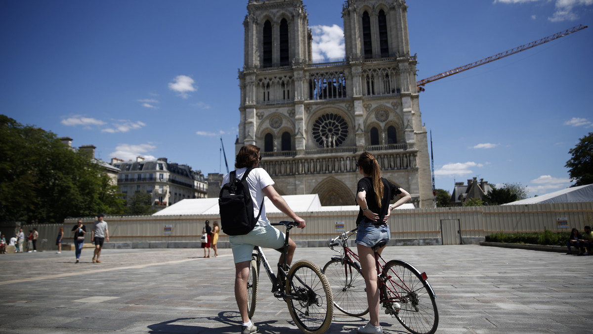 Otwarto dziedziniec katedry Notre Dame