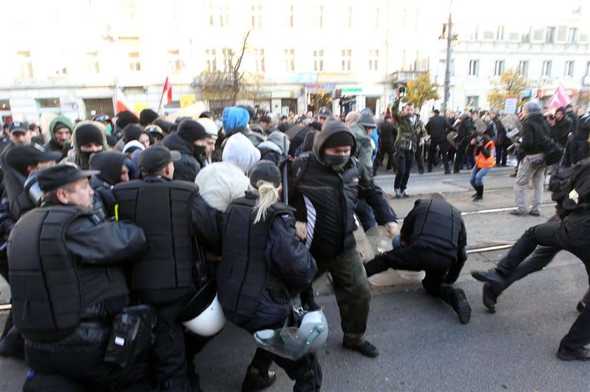 policja, zadyma, demonstracja, dzień niepodległości