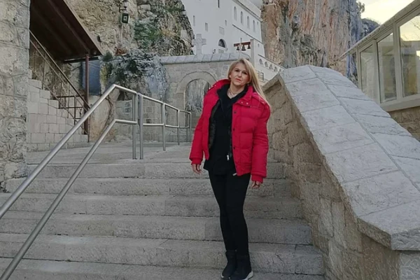 Valentina je 6 puta za 6 godina operisala KANCER, preživela DVA MOŽDANA UDARA, a dok je išla ne hemioterapije UMRO JOJ JE MUŽ: 5 dana nakon sahrane ispunila mu je poslednju želju