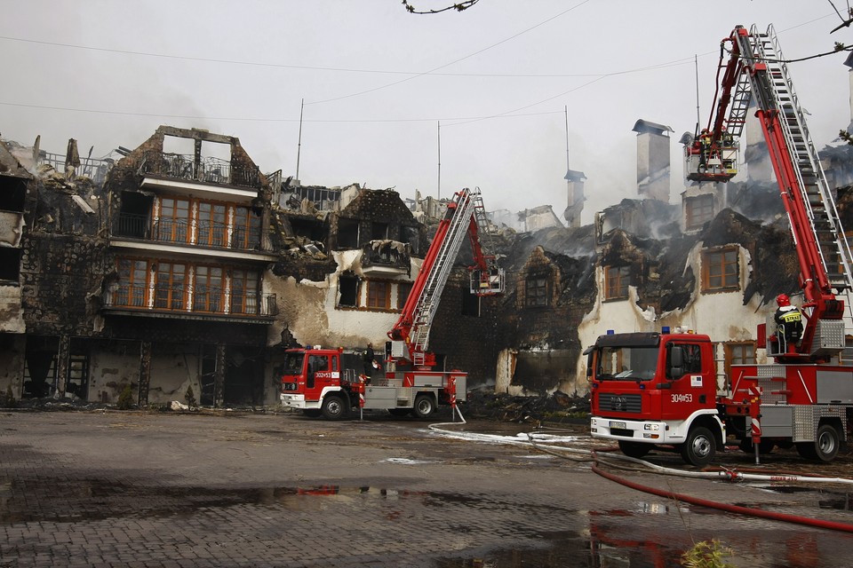 BIAŁOWIEŻA SPŁONĄŁ HOTEL DWÓR SOPLICOWO