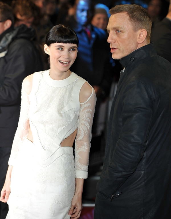 Rooney Mara odsłania plecy