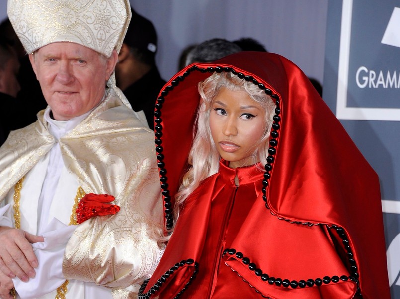 Skandal na Grammy – Nicki Minaj przyszła z papieżem