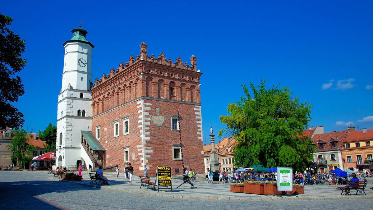 Centrum Aktywności Obywatelskiej, decyzją burmistrza Marka Bronkowskiego, będzie miało siedzibę w kamienicy przy ul. Mariackiej, przy sandomierskiej Starówce. W Centrum będą korzystać organizacje, stowarzyszenia oraz grupy nieformalne działające w mieście – informuje Radio Kielce.