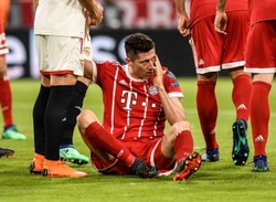Lewandowski mocno poturbowany. Szczęsny wszedł na minutę i mógł zostać bogiem