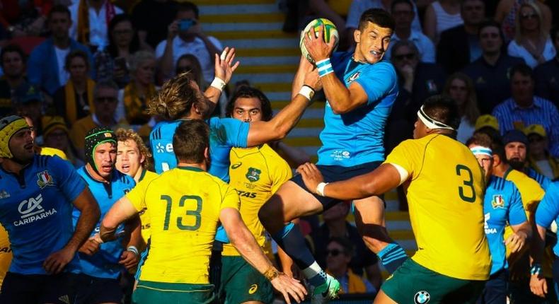 Italy fought back magnificently to trail by one point with just four minutes left before the Wallabies scored two last-ditch tries to claim an unconvincing 40-27 win over the Six Nations strugglers in Brisbane on Saturday