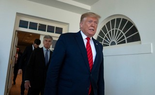 Anonimowy współpracownik Trumpa ostrzega przed nim. 'To człowiek leniwy i niezbyt bystry'