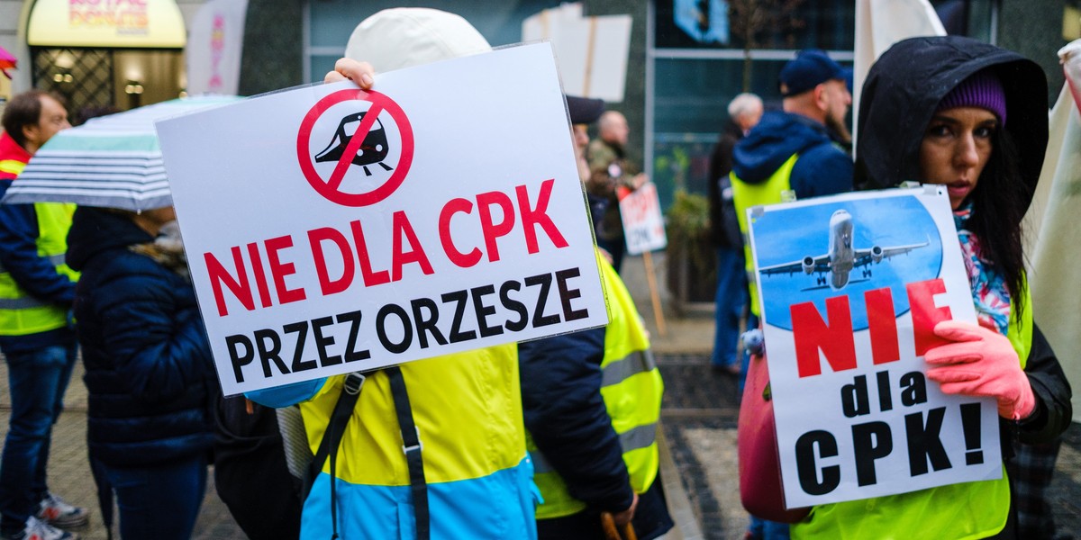 W Katowicach odbył się protest przeciwników budowy Centralnego Portu Komunikacyjnego.