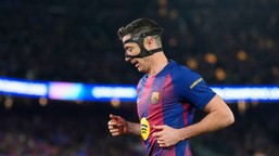 robert lewandowski powiedział, jak mu się gra w masce. "nie miałem pewności, że mogę uderzać głową na 100 proc."