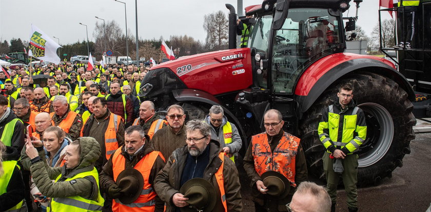 Rolnicy nie zamierzają usuwać się z granicy. Oto co zrobili w Zosinie po słowach Tuska