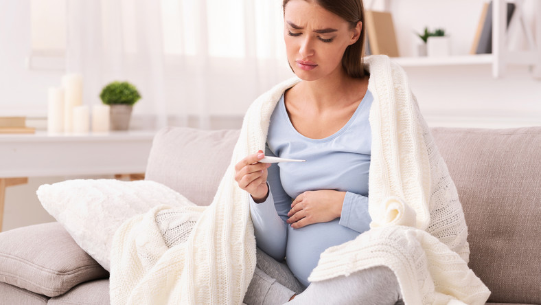Gorączka przed porodem: co oznacza, czy jest niebezpieczna, kiedy do lekarza? 