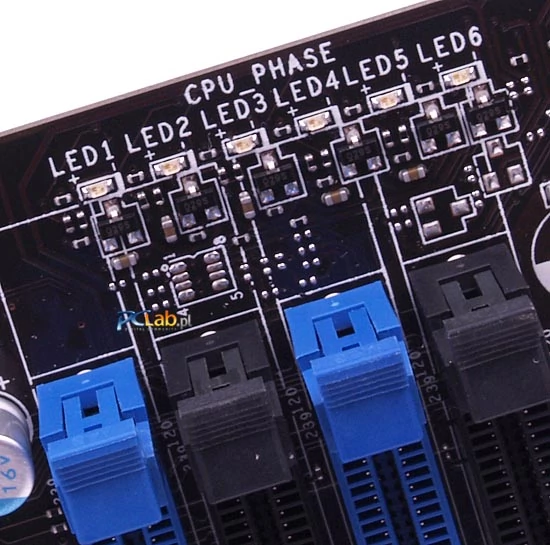 Diody LED monitorują liczbę aktywnych faz w zasilaniu procesora