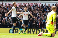 Liga angielska: Fatalne święta Artura Boruca. Aż cztery razy musiał wyciągać piłkę z siatki. WIDEO