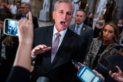 Wewnętrzna wojna Republikanów. McCarthy oskarżony o 'tajne porozumienie' z Bidenem