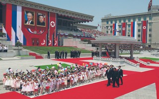 Sojusz i traktat. Putin i Kim Dzong Un ramię w ramię