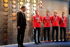 Prezydent Andrzej Duda podziękował Kamilowi Stochowi, że mógł dotknąć olimpijskiego medalu