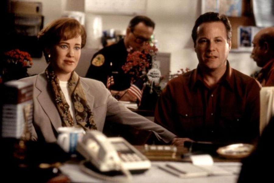 Catherine O'Hara jako Kate McCallister i John Heard jako Peter McCallister w filmie "Kevin sam w Nowym Jorku" (1992)