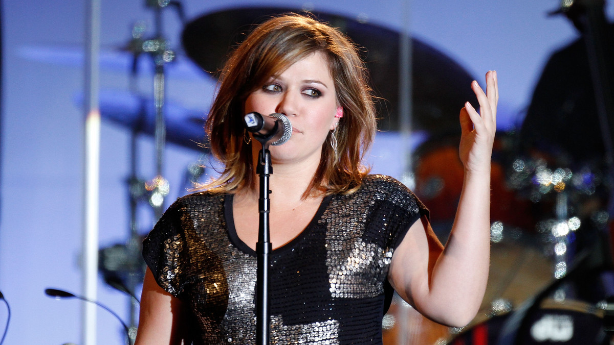 24 października ukaże się nowa płyta Kelly Clarkson, "Stronger". Artystka opublikowała kolejną piosenkę z albumu.