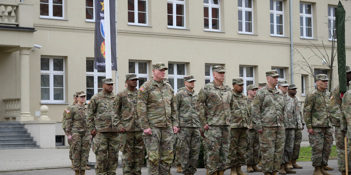 Pierwsza grupa amerykańskich żołnierzy, wchodzących w skład stałego Garnizonu US Army w Polsce.