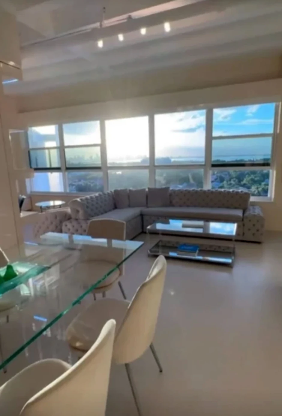 Ovo je glamurozni stan u Majamiju Stanije Dobrojević: Sve je u staklu, a pogled puca